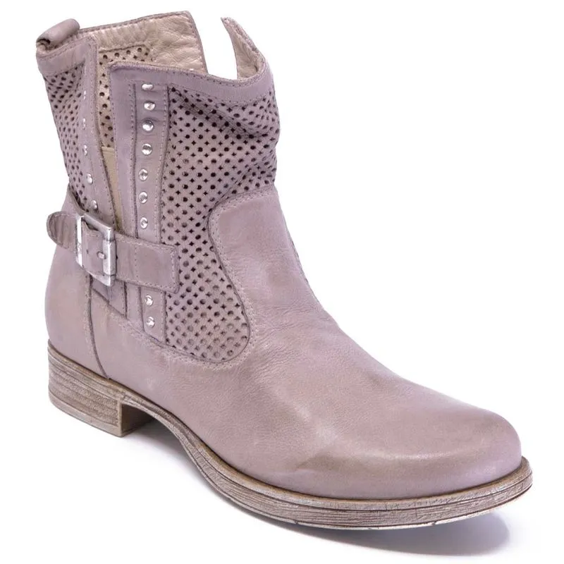 Stivaletto Torba forato con borchie 